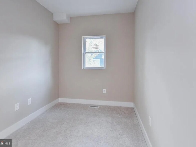 Building Photo - 1 Ayrwood Ln