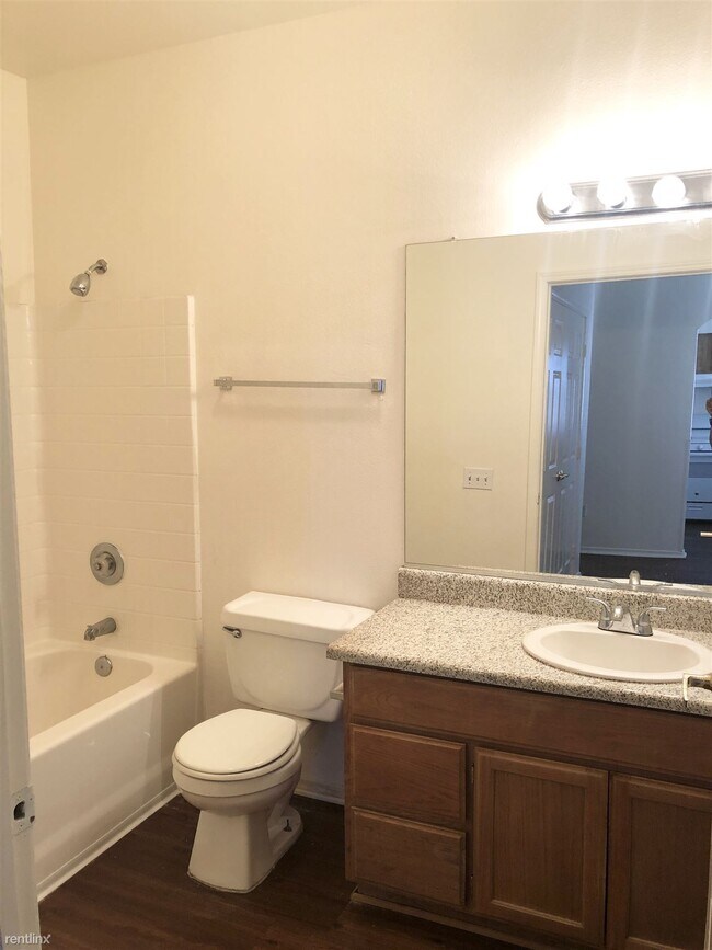 Building Photo - 2200 E Donlon St