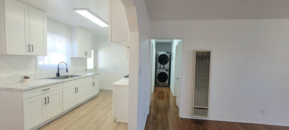 Building Photo - 16911 Glenetta Way