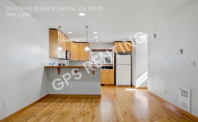 Building Photo - 118 N 104th St