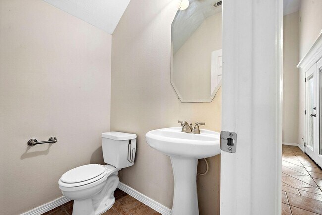 Building Photo - 816 Sterling Creek Cir