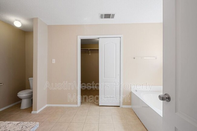 Building Photo - 1008 Chippewa