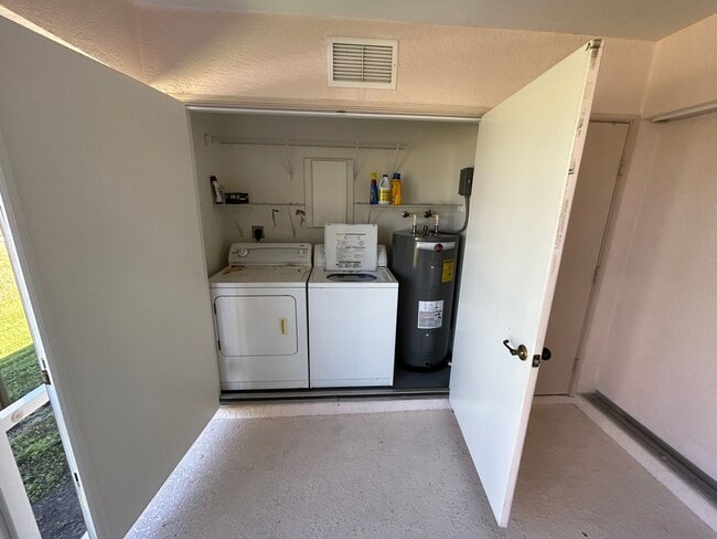 Building Photo - Triplex unit for rent-Fully furnished