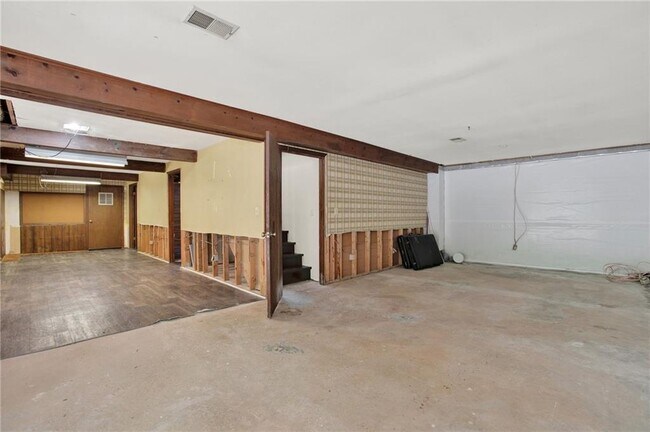 Building Photo - 3270 Brookview Dr