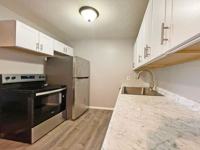 Building Photo - Newly Redone 3 Bedroom Bungalow in Tonka B...