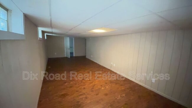 Building Photo - 677 Mark Ave