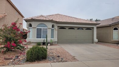 Building Photo - Charming 3 Bedroom, 2 Bathroom Home in a G...