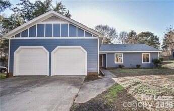 Building Photo - 10216 Camelback Cir