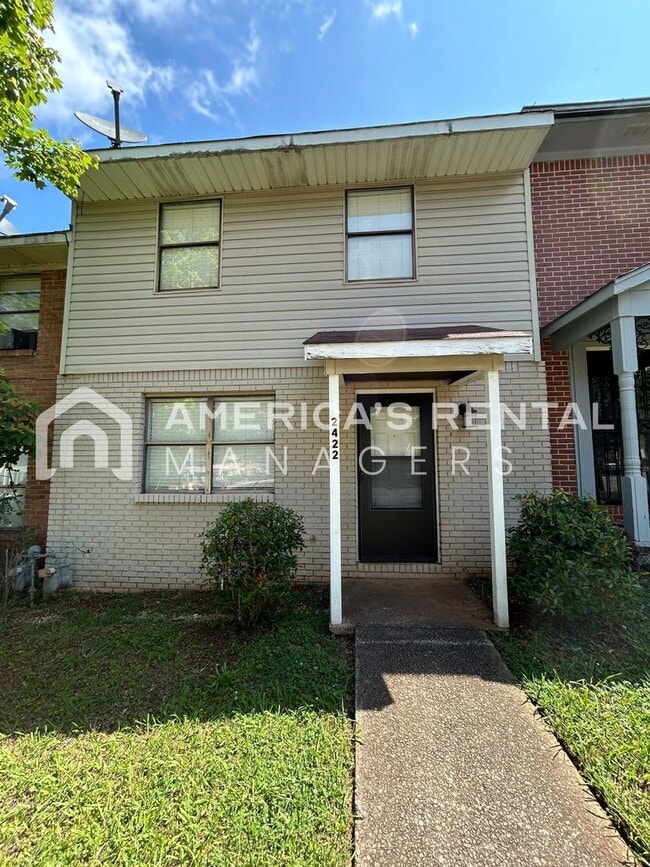 Building Photo - 2422 Hampstead Dr