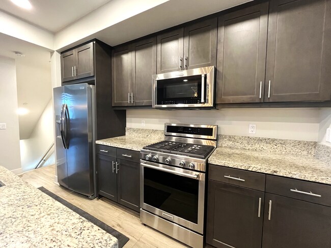 Building Photo - 3 bed, 2.5 bath located in Rancho Cucamonga!