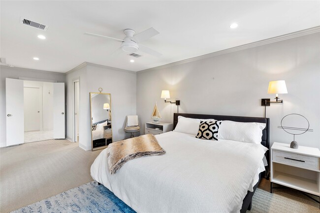 Building Photo - 3139 Bissonnet St