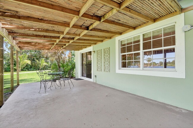 Building Photo - 6225 Pine Dr