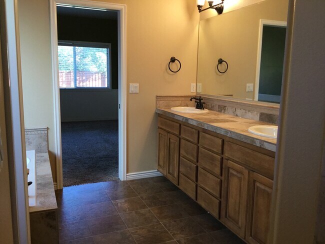 Building Photo - 680 E Havasupai St