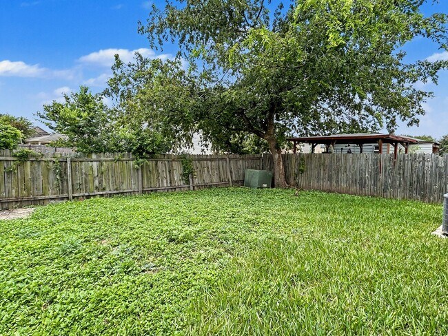 Building Photo - Remodeled Far West-Side Home with Spacious Backyard
