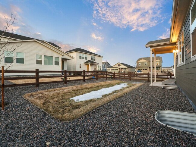 Building Photo - 16015 Mountain Flax Dr