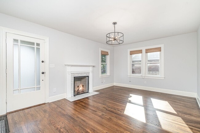 Building Photo - Charming Renovated East Nashville Home wit...