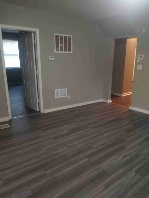 Building Photo - 3305 E 19th St