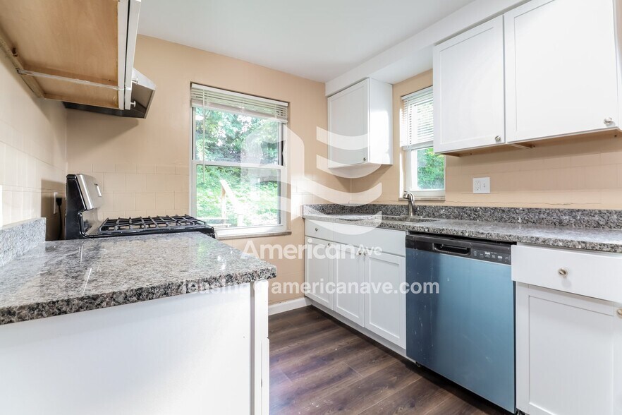 Building Photo - 65 W Bellecrest Ave