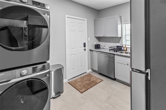 Building Photo - 2824 Blodgett St