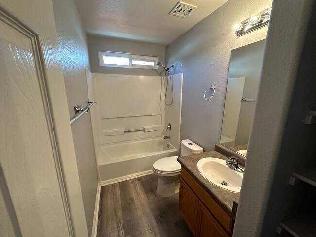 Building Photo - MOVE IN SPECIAL!! DEPOSIT MOVES YOU IN!!!