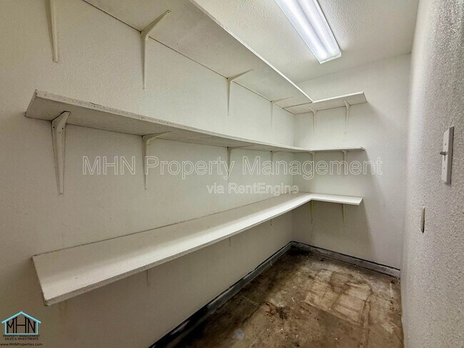 Building Photo - 9607 Gold Hl Dr