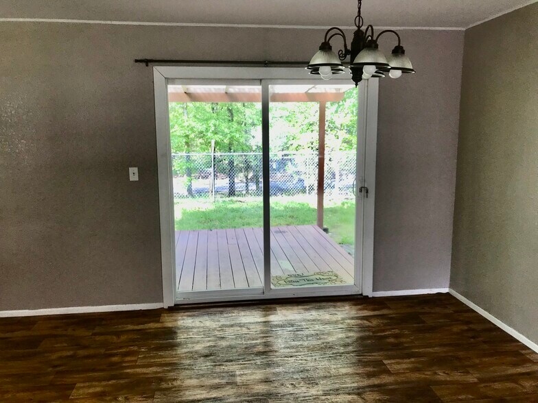 Building Photo - 2632 Ouachita Cir