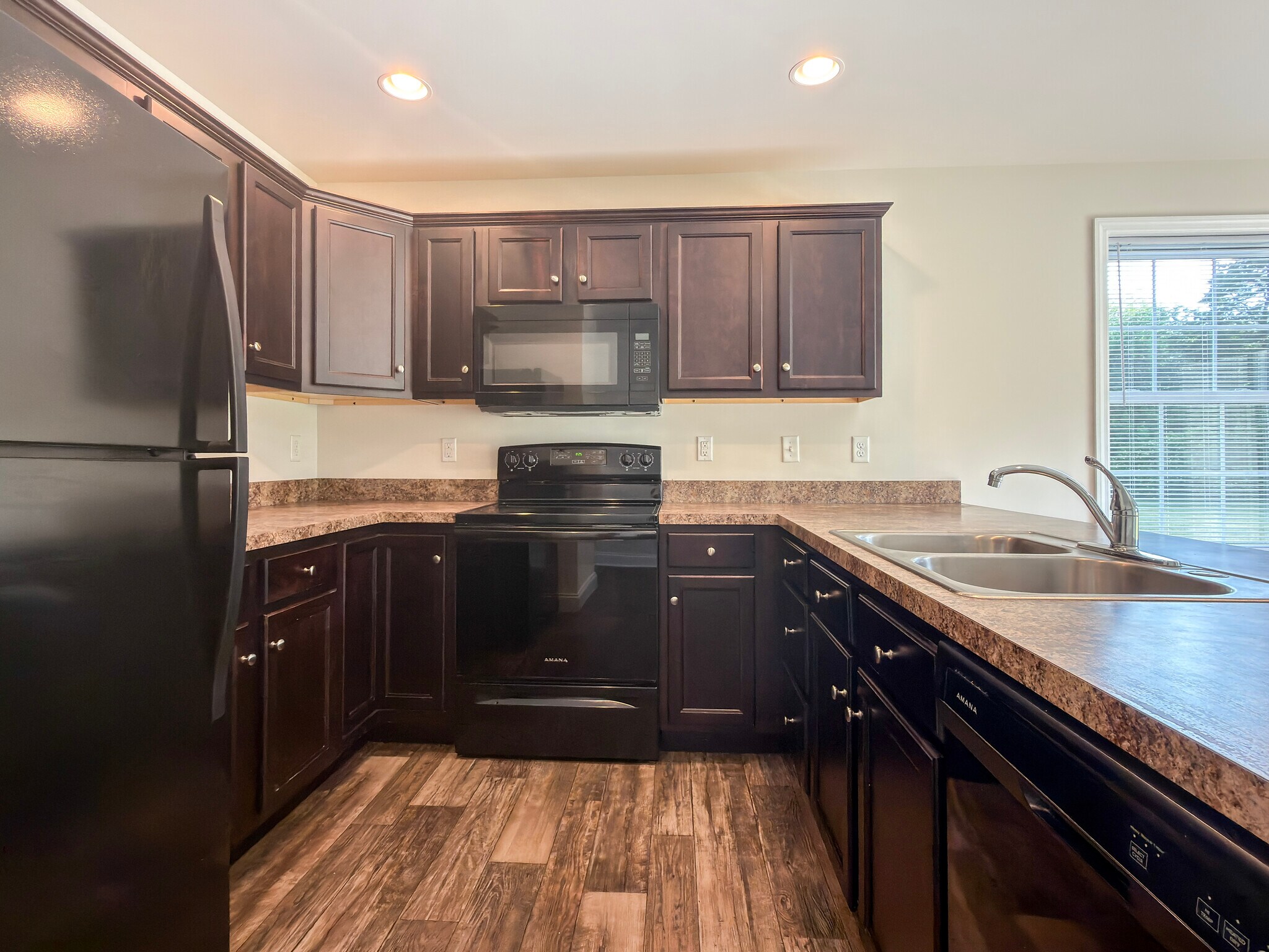 Building Photo - 141 Cedarwood Dr
