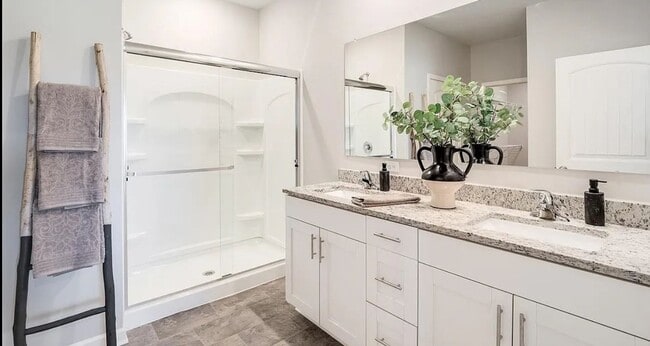 Building Photo - 4 Bdrm 2 Bath  in Millington