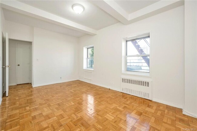 Building Photo - 525 Bronxville Rd