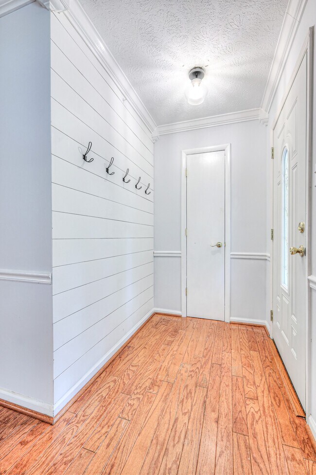 Building Photo - 673 Rampart Ln