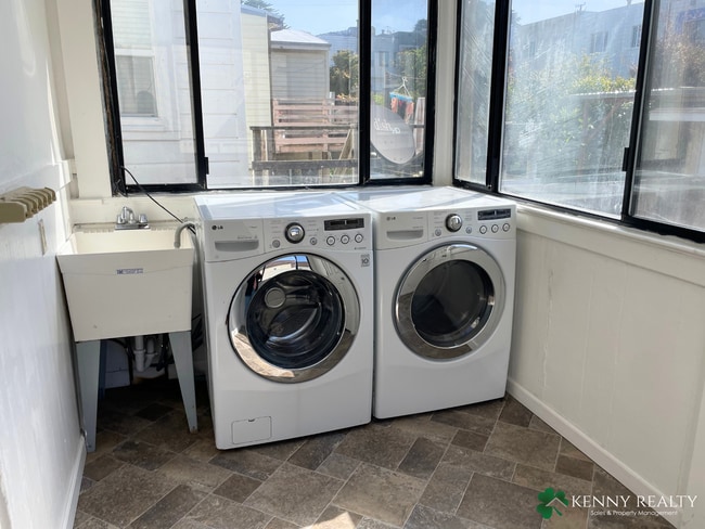 Building Photo - Two Bedroom Home in San Francisco, Bonus R...