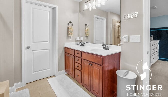 Building Photo - 44 Saluda Way