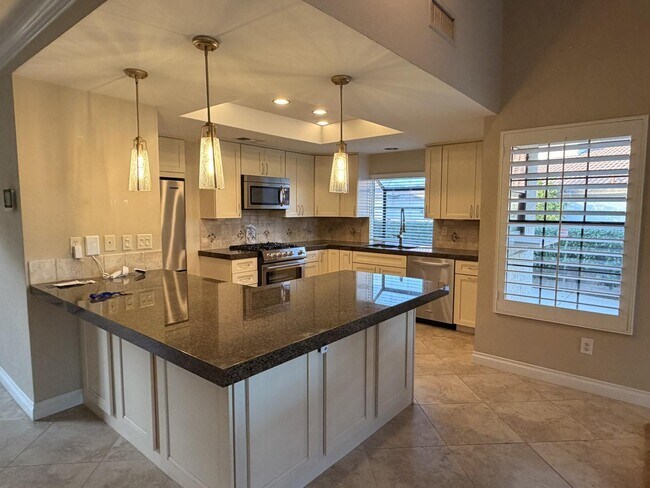 Building Photo - 39196 Sweetwater Dr