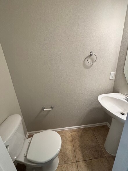 Building Photo - 2756 Thorncreek Ln