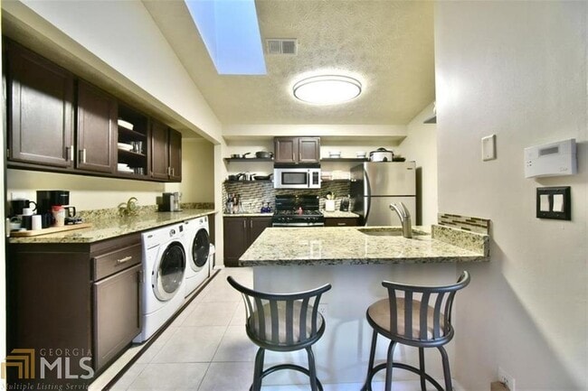 Building Photo - 1282 Keys Lake Dr NE