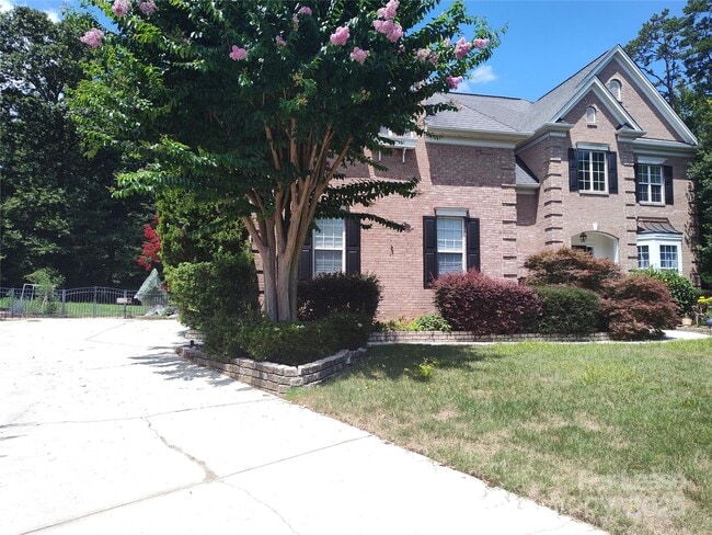 Building Photo - 9009 Hammersley Dr