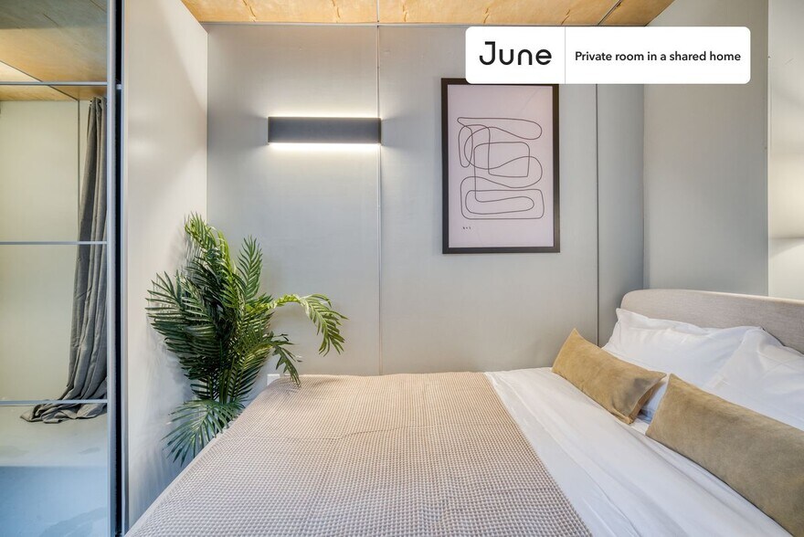 Building Photo - Room in Shared 6 bed/6 bath home