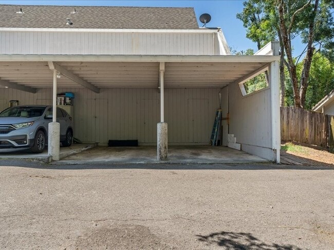 Building Photo - Healdsburg 2BR/1.5 Condo, 2 story, walk to...