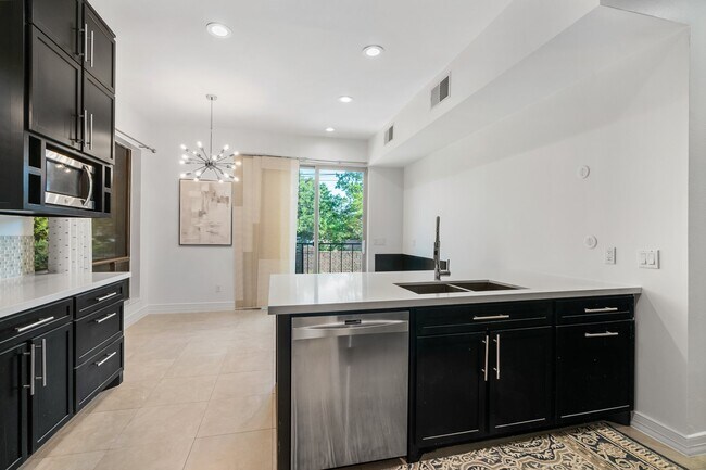 Building Photo - 5602 San Felipe St