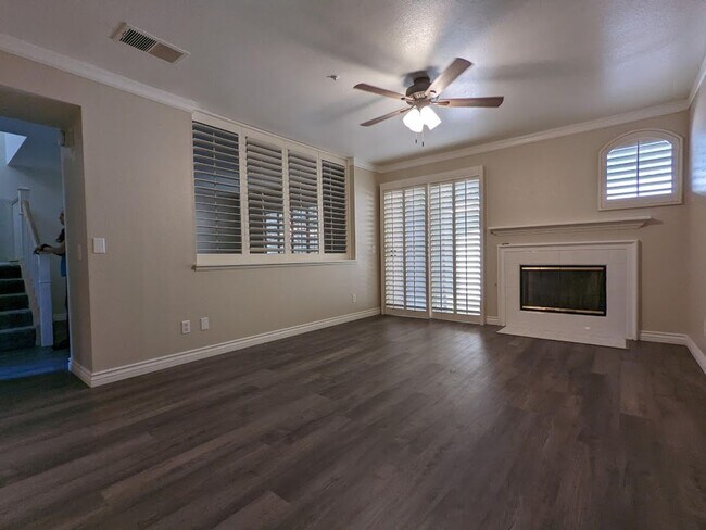 Building Photo - You will love this beautiful townhouse near Victoria Gardens!