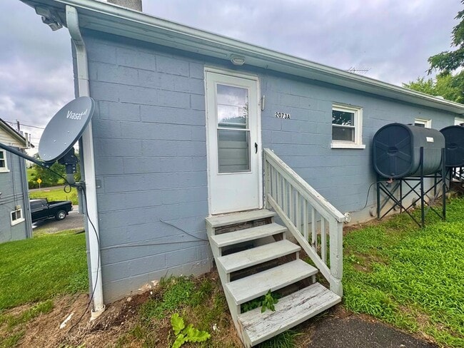 Primary Photo - 2073 Castleton Rd