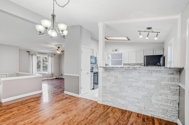 Building Photo - 4320 W Brookview Ct