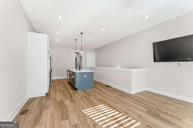 Building Photo - 1272 Longreen Ter NW