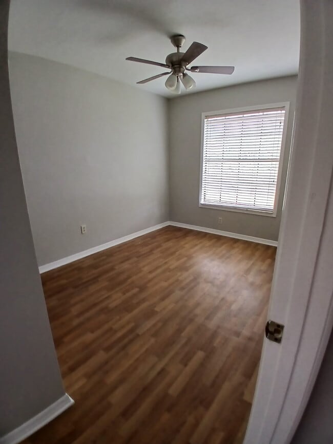 Building Photo - 7454 Wynnewood Square