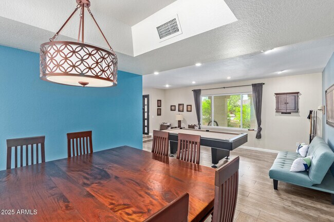 Building Photo - 2118 E Pebble Beach Dr