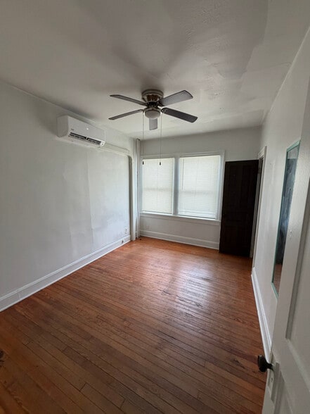 Building Photo - 783 Woodruff Pl E Dr