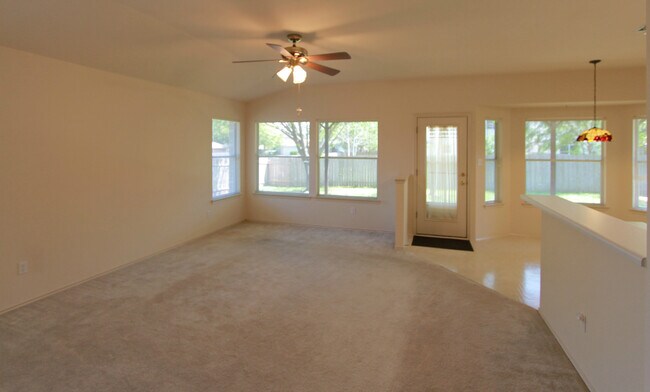Building Photo - 3 Bedroom, 2 Bath Home in Cedar Park