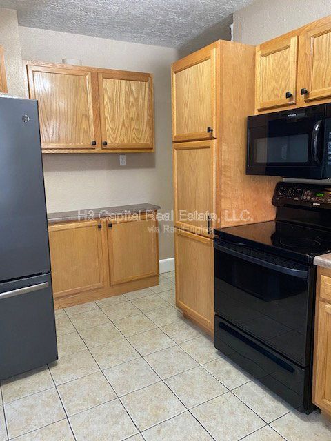 Building Photo - 1215 W Main St