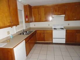 Building Photo - 1541 Kathleen Dr