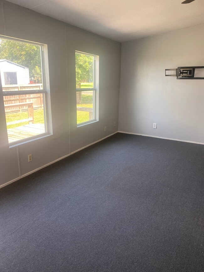 Building Photo - 2319 W Osage Dr